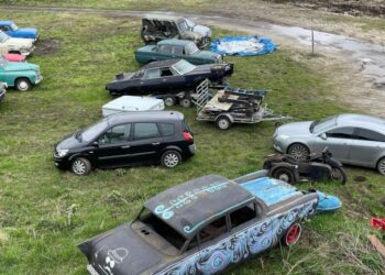 Українець організував музей рідкісних ретро-авто просто неба (ВІДЕО) » Автоновости