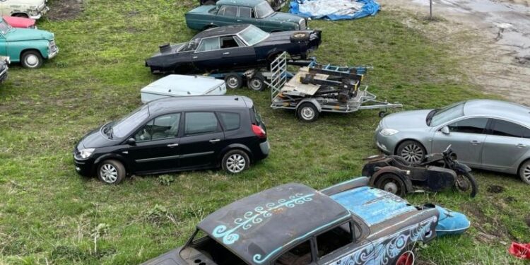 Українець організував музей рідкісних ретро-авто просто неба (ВІДЕО) » Автоновости