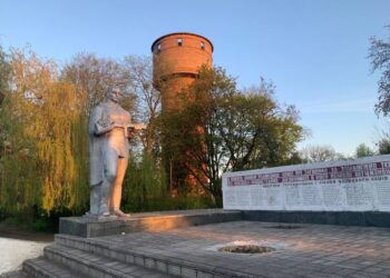 У Червонограді пам’ятники, які мають комуністичну  історію, демонтують – Новини Львова та області