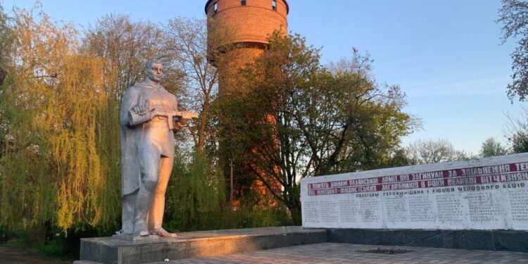 У Червонограді пам’ятники, які мають комуністичну  історію, демонтують – Новини Львова та області
