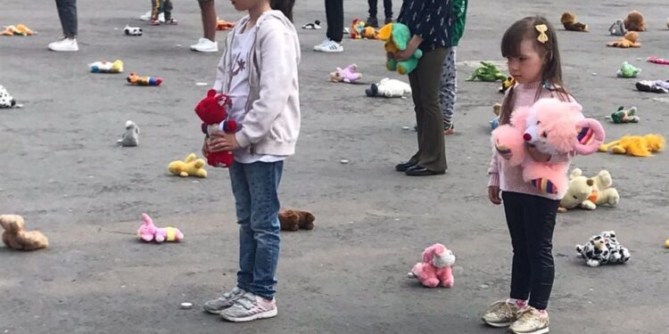 У Червонограді провели акцію, присвячену пам’яті діток, життя яких забрала російська збройна агресія – Новини Львова та області