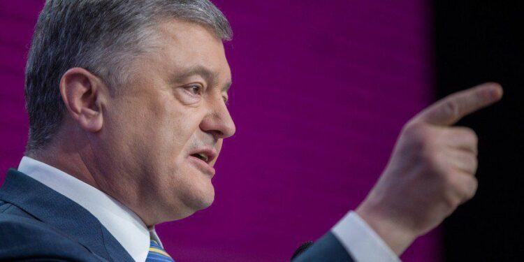 Порошенко закликає українців їхати у Грузію замість Криму та ЄС
