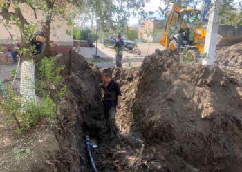 Арцизькі комунальники ліквідують прориви у центральній водопровідній мережі