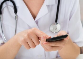 Як отримати безкоштовну меддопомогу за кордоном – усе, що треба знати переселенцям