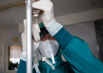 МОЗ щотижня фіксує до чотирьох тисяч випадків COVID-19