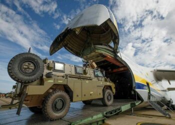 Двадцать бронетранспортеров Bushmaster прибыли из Австралии