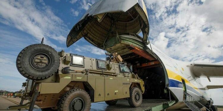Двадцать бронетранспортеров Bushmaster прибыли из Австралии