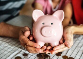 Прем’єр-міністр розповів, як можна зменшити платіжки за комуналку на 30%