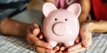 Прем’єр-міністр розповів, як можна зменшити платіжки за комуналку на 30%