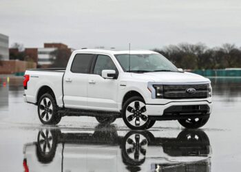 Электрический Ford F-150 Lightning стал мощнее: базовая версия обошла бензиновый Raptor — АВТО НОВОСТИ