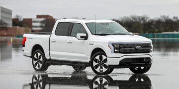 Электрический Ford F-150 Lightning стал мощнее: базовая версия обошла бензиновый Raptor — АВТО НОВОСТИ