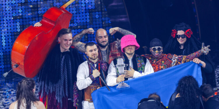 Kalush Orchestra продав свою нагороду з «Євробачення» майже за мільйон доларів |