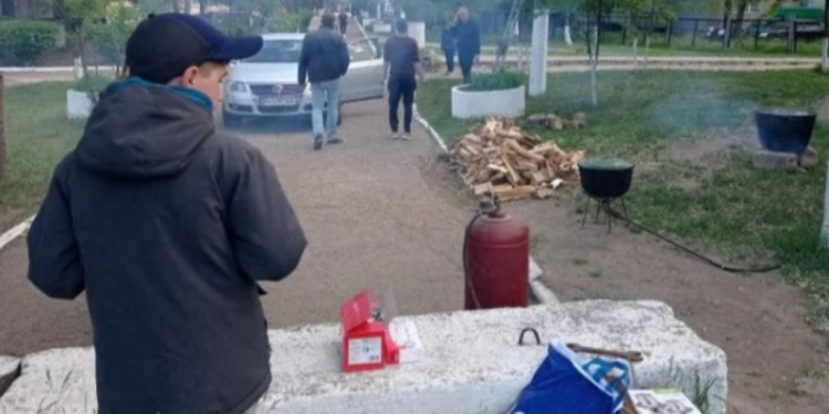 Мобильные станции подзарядки, полевая кухня и вода от соседей: как восстанавливается Арциз после обстрела россиян