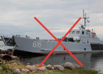 На острове Змеиный уничтожены десантный катер и вертолет рашистов