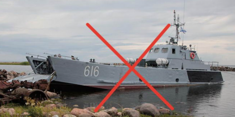 На острове Змеиный уничтожены десантный катер и вертолет рашистов