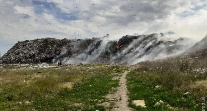 На свалке по Одессой горел мусор