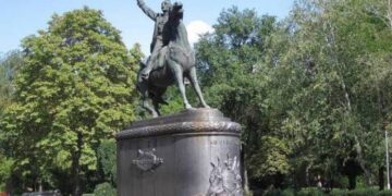 Памятник Суворову в Измаиле сносить не имеют права, как объект монументального искусства национального значения