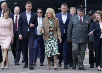 Первая леди США приехала в Украину, чтобы лично поговорить с переселенцами