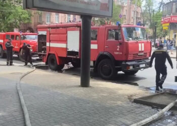 Пожар в центре Одессы: возгорание произошло в жилом доме
