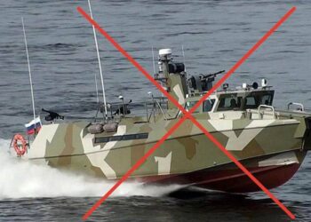 Работает Байрактар. Залужный показал видео уничтожения российских катеров возле острова Змеиный