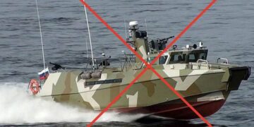 Работает Байрактар. Залужный показал видео уничтожения российских катеров возле острова Змеиный