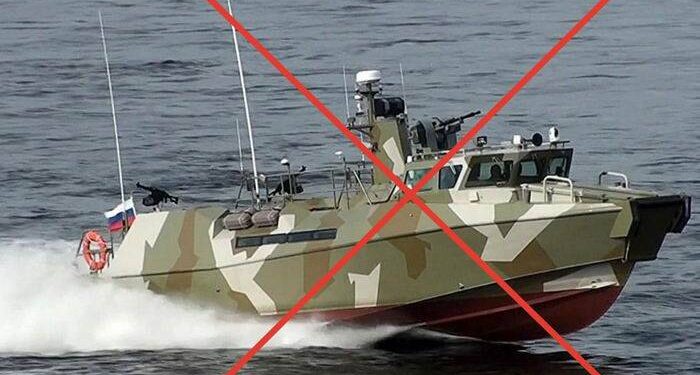 Работает Байрактар. Залужный показал видео уничтожения российских катеров возле острова Змеиный