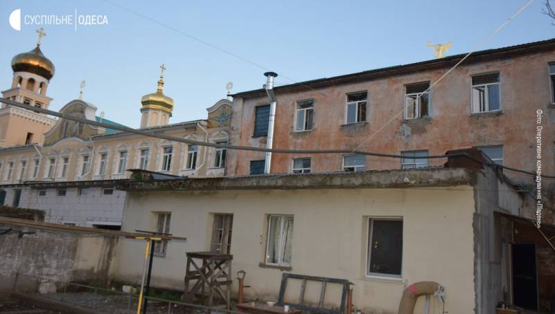 Россия нанесла новый ракетный удар по Одессе: повреждены общежитие и церковь