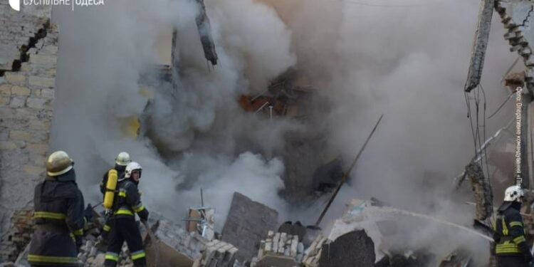 Россия нанесла новый ракетный удар по Одессе: повреждены общежитие и церковь