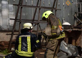 Российские войска нанесли удар по Одессе шестью ракетами: попали по взлетной полосе и гражданскому предприятию