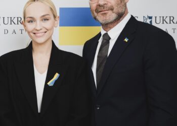 ROXOLANA та Лів Шрайбер зібрали кошти для українських лікарень |