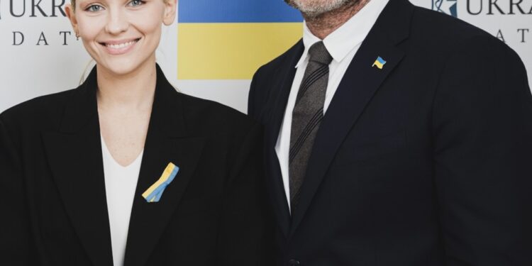 ROXOLANA та Лів Шрайбер зібрали кошти для українських лікарень |