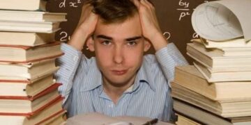 Служби у справах дітей надає консультації щодо  вступу до навчальних закладів  випускників шкіл