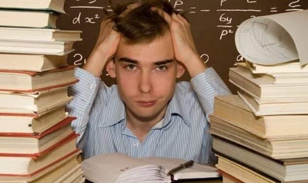 Служби у справах дітей надає консультації щодо вступу до навчальних закладів випускників шкіл