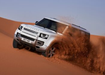 Удлинённый Land Rover Defender 130: первое официальное фото и дата премьеры — АВТО НОВОСТИ