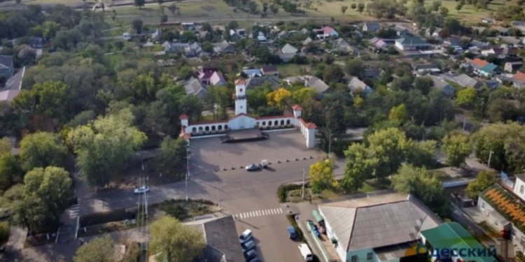 В Арцизе решили установить точки подзарядки для телефонов населения, а местные компании продолжают работать на автономных генераторах.