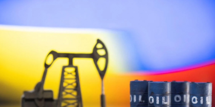 Венгрия продолжает блокировать решение ЕС о нефтяном эмбарго — Bloomberg