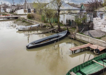 Жители Вилково: Подвалов и бомбоубежищ у нас нет. Прячемся дома за стенами из камыша