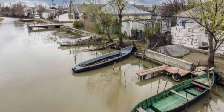 Жители Вилково: Подвалов и бомбоубежищ у нас нет. Прячемся дома за стенами из камыша