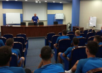 Футбол. «Моряки» начали регулярные тренировки в Совиньоне