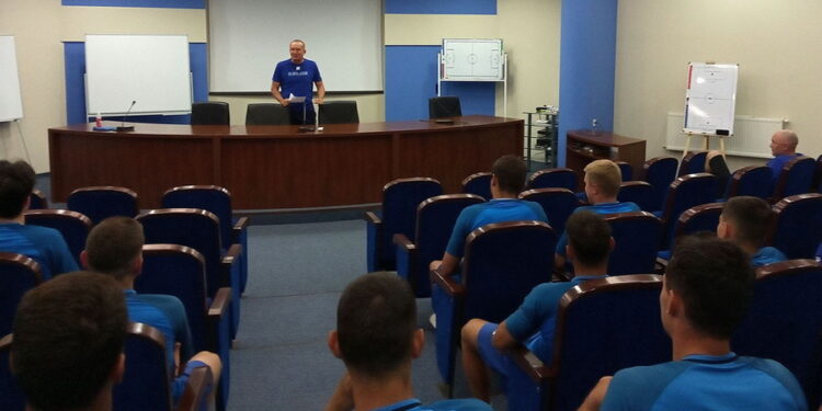 Футбол. «Моряки» начали регулярные тренировки в Совиньоне