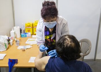 Украина вакцинировала бустером от COVID-19 уже около 340 тыс. человек