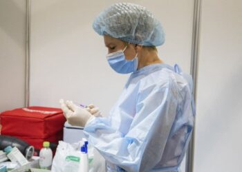 Вакцинированных бустером от COVID-19 украинцев уже почти 380 тысяч