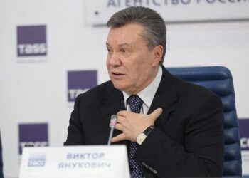 Медведчук назвав Януковича та Азарова зрадниками