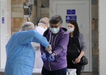 В Украине уменьшили срок самоизоляции пациентов с COVID-19