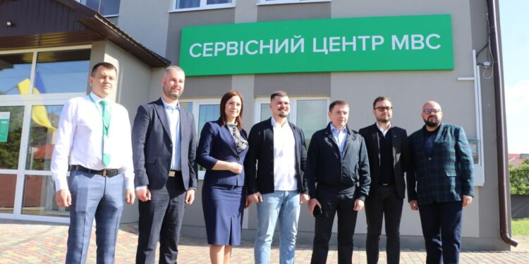 Ближче та менші черги: у Жовкві запрацював новий територіальний сервісний центр МВС – Новини Львова та області