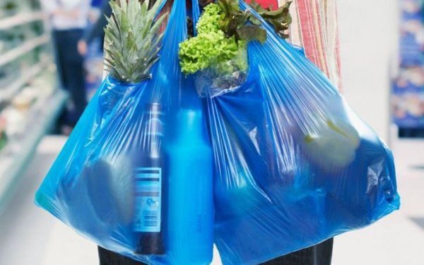 В Україні хочуть заборонити пластикові пакети
