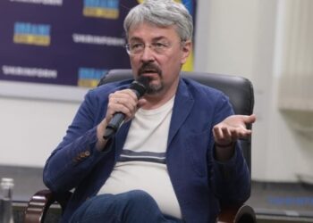 Ткаченко у неформальній обстановці поспілкувався з іноземними журналістами