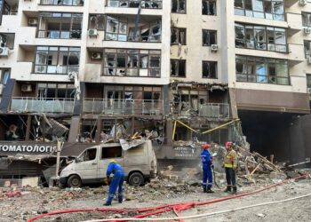 У пошкодженому ракетою київському будинку з-під завалів врятовано дитину, — В.Кличко  | Кримінальні новини