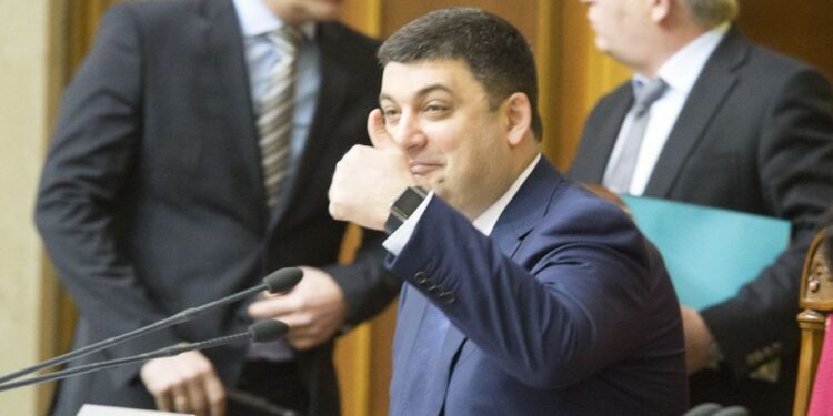 Гройсман після заяви про відставку таємно вивів з держвласності велику ТЕЦ