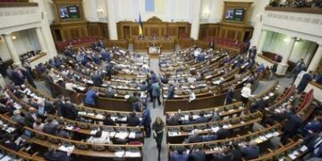 Рада прийняла терміновий законопроект Порошенко про захист вкладників